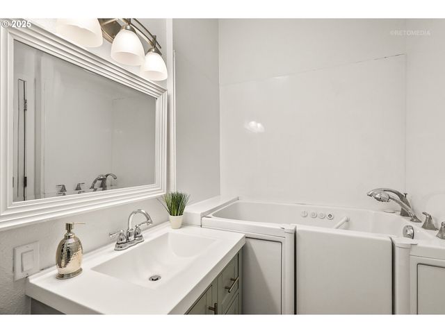 57647 CEDAR SPRINGS Dr, Scappoose, OR 97056