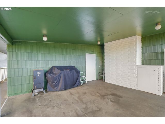 57647 CEDAR SPRINGS Dr, Scappoose, OR 97056