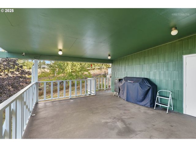 57647 CEDAR SPRINGS Dr, Scappoose, OR 97056