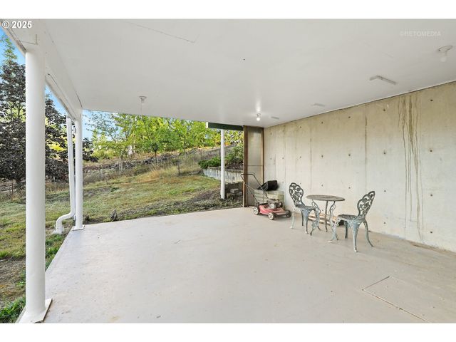 57647 CEDAR SPRINGS Dr, Scappoose, OR 97056