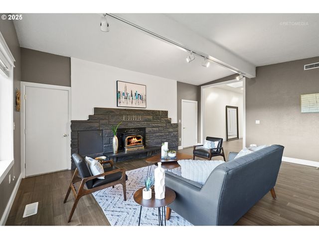 57647 CEDAR SPRINGS Dr, Scappoose, OR 97056