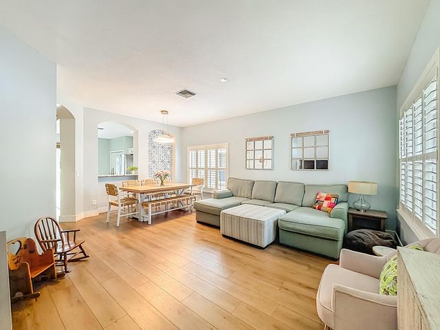 1143 CANOE Point, Delray Beach, FL 33444