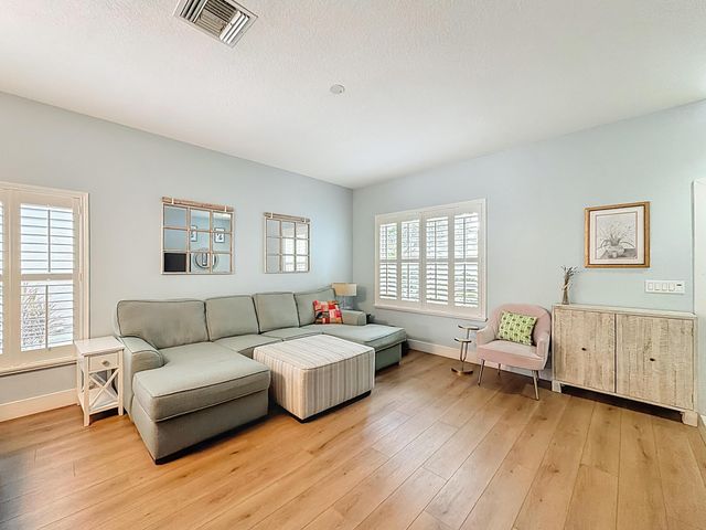 1143 CANOE Point, Delray Beach, FL 33444