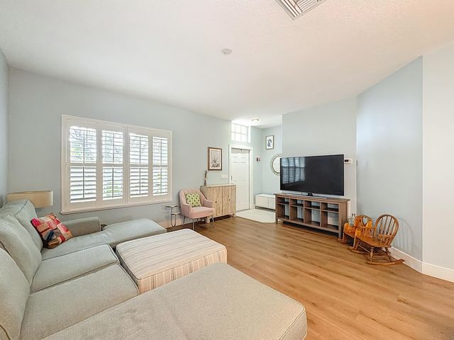 1143 CANOE Point, Delray Beach, FL 33444