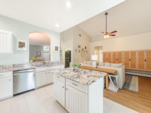 1143 CANOE Point, Delray Beach, FL 33444