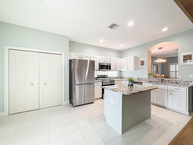 1143 CANOE Point, Delray Beach, FL 33444
