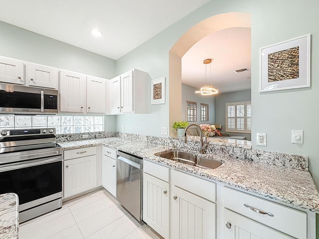 1143 CANOE Point, Delray Beach, FL 33444