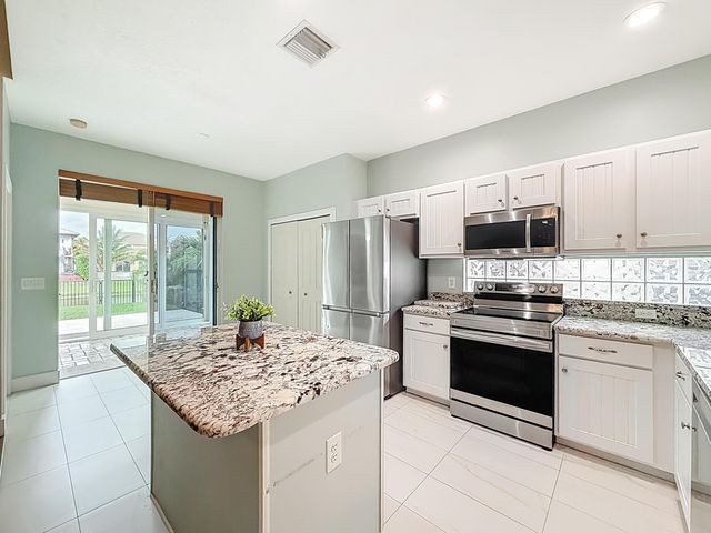 1143 CANOE Point, Delray Beach, FL 33444