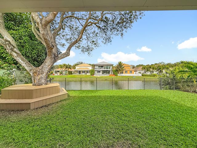 1143 CANOE Point, Delray Beach, FL 33444