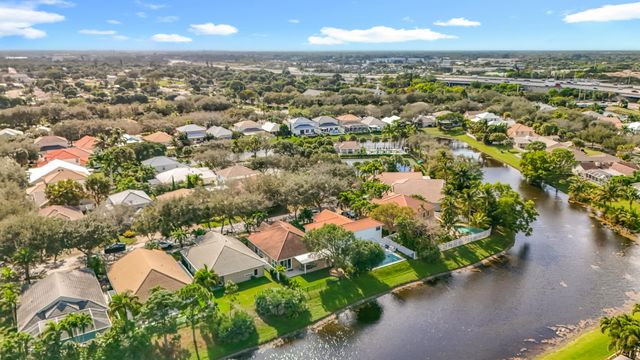 1143 CANOE Point, Delray Beach, FL 33444