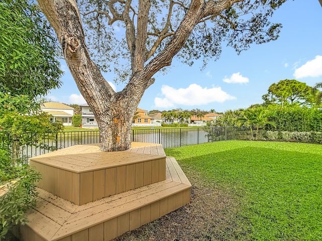 1143 CANOE Point, Delray Beach, FL 33444