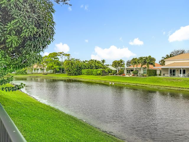 1143 CANOE Point, Delray Beach, FL 33444