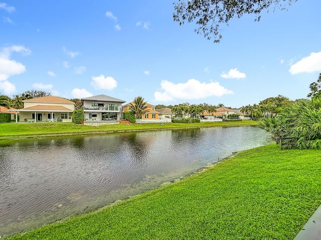 1143 CANOE Point, Delray Beach, FL 33444