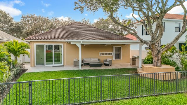 1143 CANOE Point, Delray Beach, FL 33444