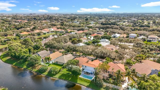 1143 CANOE Point, Delray Beach, FL 33444