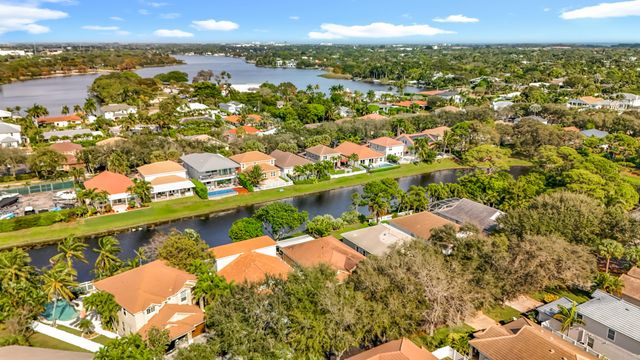 1143 CANOE Point, Delray Beach, FL 33444