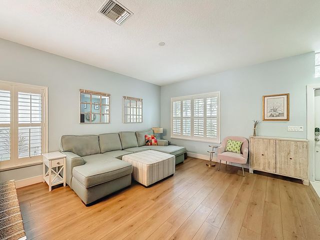 1143 CANOE Point, Delray Beach, FL 33444