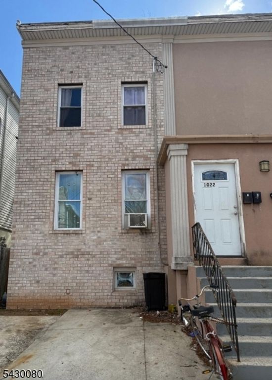 1022 Laura St, Elizabeth City, NJ 07201