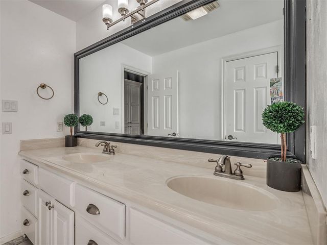 52 NW Cypress Street, Piedmont, OK 73078