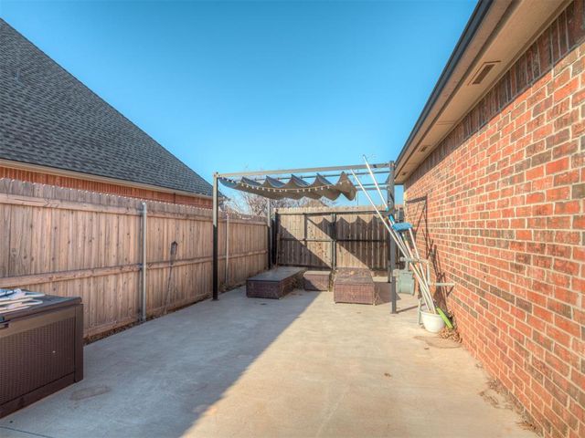 52 NW Cypress Street, Piedmont, OK 73078