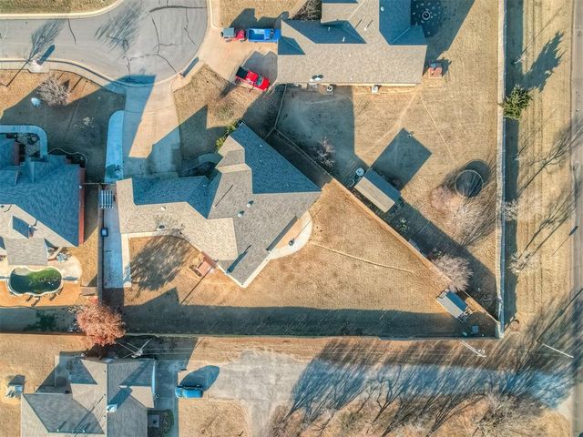 52 NW Cypress Street, Piedmont, OK 73078