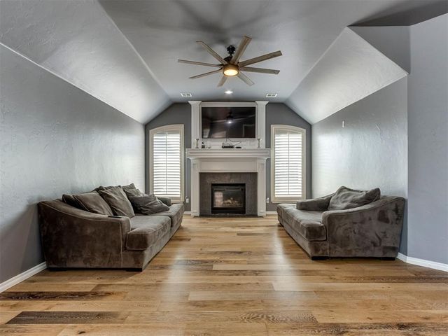 52 NW Cypress Street, Piedmont, OK 73078