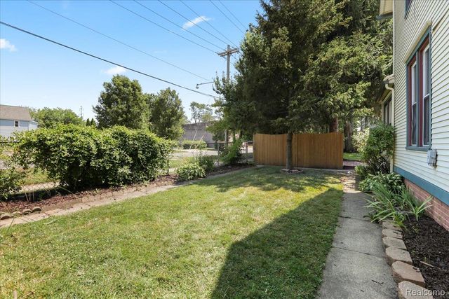 1105 Oak Street, Wyandotte, MI 48192