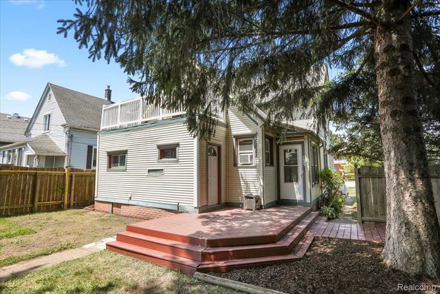 1105 Oak Street, Wyandotte, MI 48192