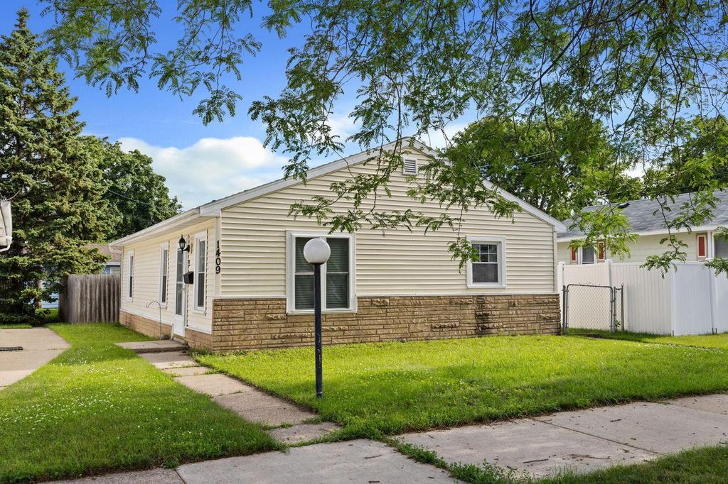 1409 Salem ROAD, La Crosse, WI 54603