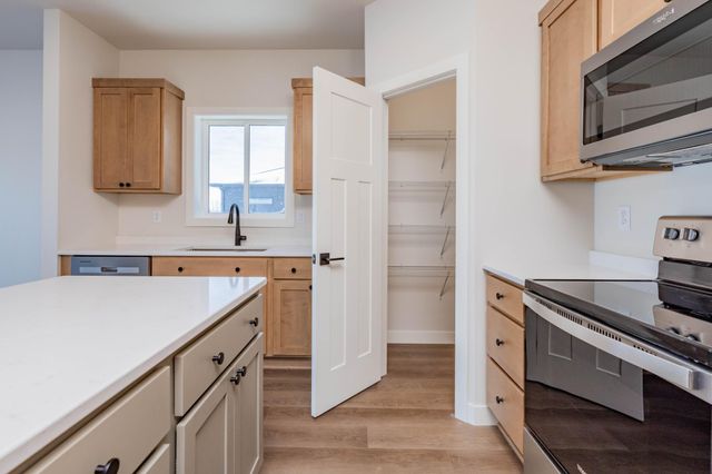 6759 66th Avenue S, Horace, ND 58047