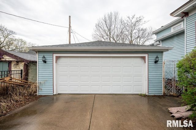 805 S 5TH Street, Pekin, IL 61554