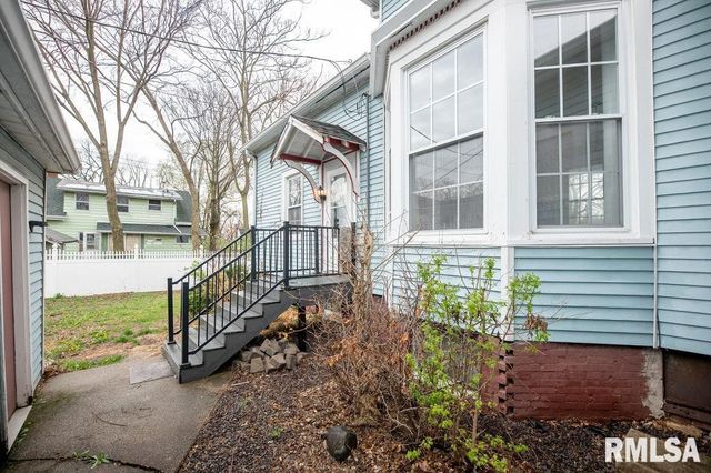 805 S 5TH Street, Pekin, IL 61554