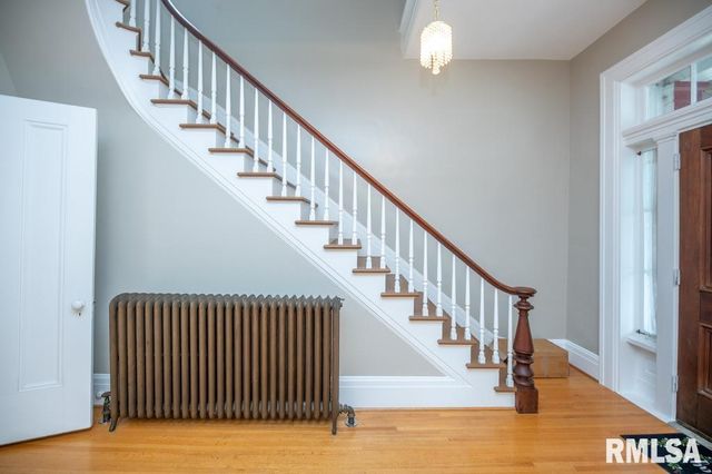 805 S 5TH Street, Pekin, IL 61554