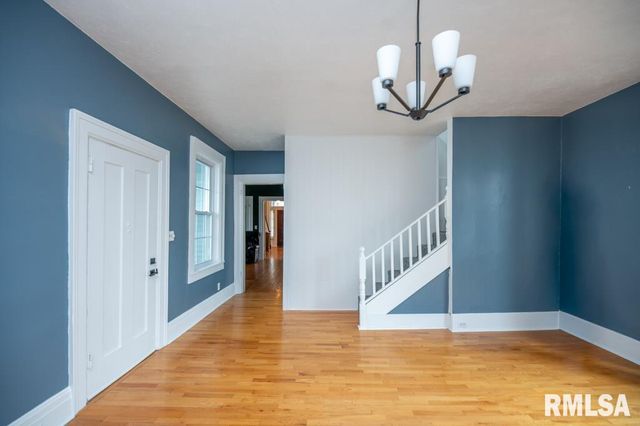 805 S 5TH Street, Pekin, IL 61554