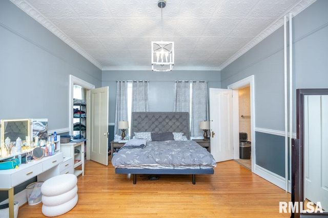 805 S 5TH Street, Pekin, IL 61554