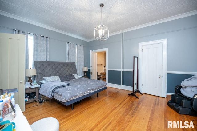 805 S 5TH Street, Pekin, IL 61554