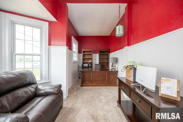 805 S 5TH Street, Pekin, IL 61554