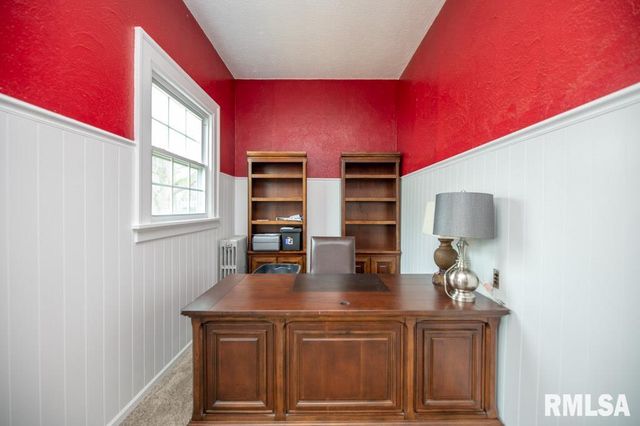 805 S 5TH Street, Pekin, IL 61554