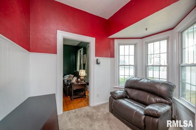 805 S 5TH Street, Pekin, IL 61554