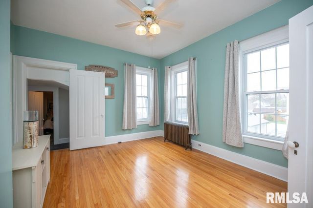 805 S 5TH Street, Pekin, IL 61554