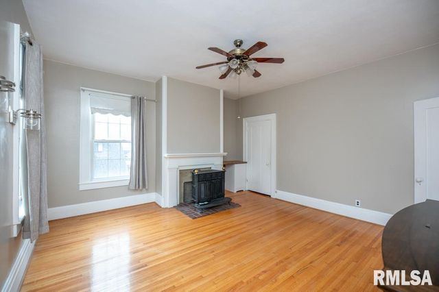 805 S 5TH Street, Pekin, IL 61554