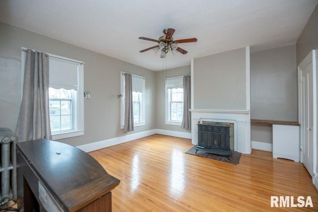 805 S 5TH Street, Pekin, IL 61554