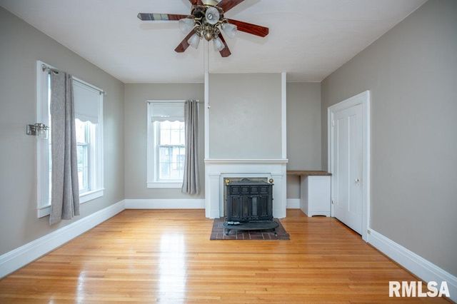 805 S 5TH Street, Pekin, IL 61554