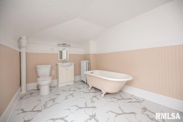 805 S 5TH Street, Pekin, IL 61554