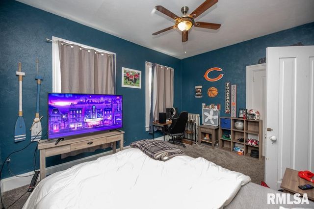 805 S 5TH Street, Pekin, IL 61554