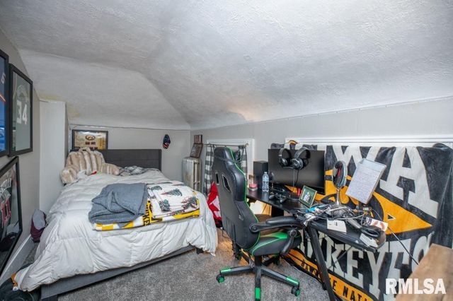 805 S 5TH Street, Pekin, IL 61554