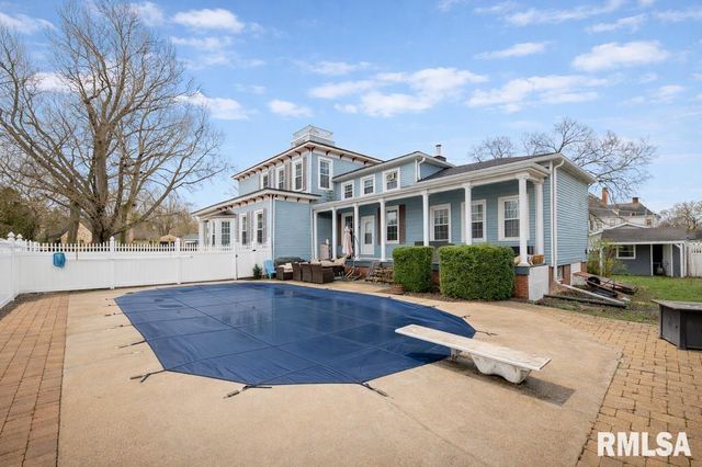 805 S 5TH Street, Pekin, IL 61554