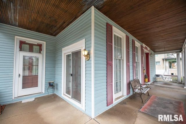 805 S 5TH Street, Pekin, IL 61554