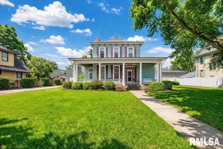 805 S 5TH Street, Pekin, IL 61554
