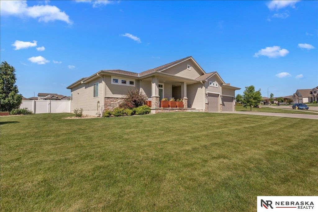 21805 H Street, Omaha, NE 68022